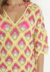 Born2be - Żółto-Fuksjowa Pudełkowa Sukienka Mini z Głębokim Dekoltem z Szydełkowej Bawełny Cristel. Kolor: żółty. Materiał: bawełna. Styl: boho. Długość: mini #5