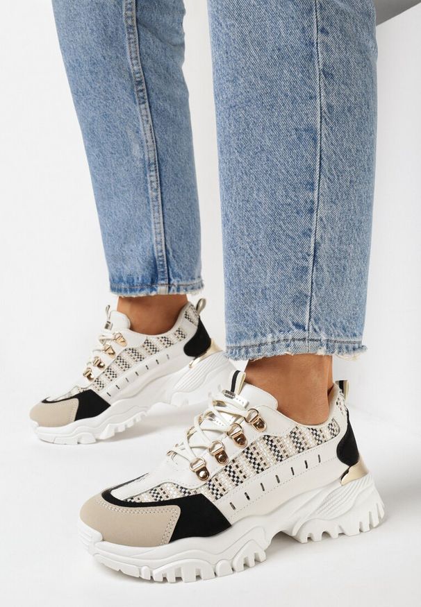 Born2be - Beżowo-Czarne Sneakersy na Grubej Podeszwie Frostina. Kolor: beżowy