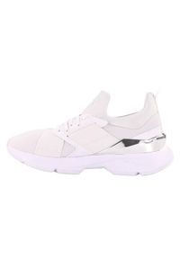 Buty do chodzenia damskie Puma Muse X5. Kolor: biały. Materiał: materiał, syntetyk. Szerokość cholewki: normalna. Sport: turystyka piesza