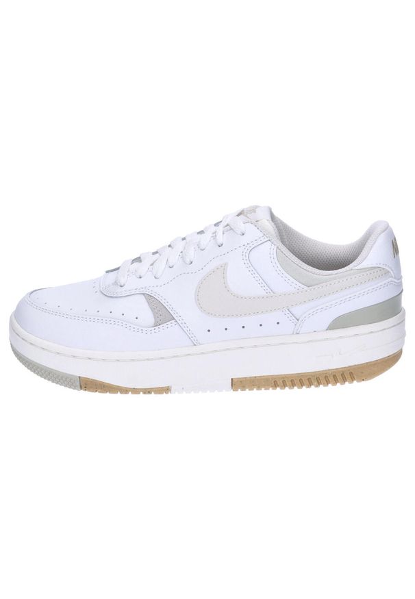 Buty do chodzenia damskie Nike Gamma Force. Kolor: biały, szary, wielokolorowy. Materiał: materiał, skóra. Szerokość cholewki: normalna. Sport: turystyka piesza