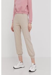 Answear Lab Spodnie damskie kolor beżowy gładkie. Kolor: beżowy. Materiał: dzianina. Wzór: gładki #4
