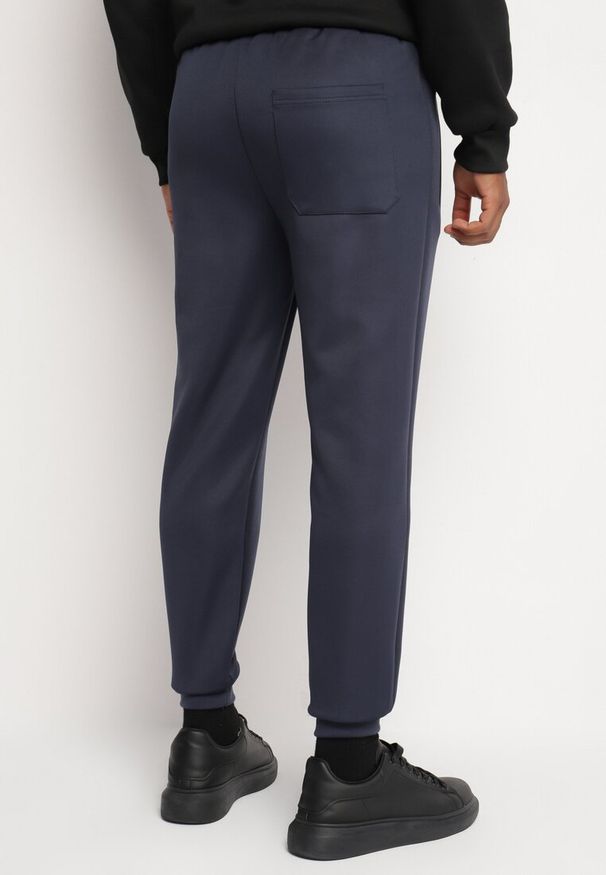 Born2be - Granatowe Dresowe Spodnie z Ozdobnymi Wstawkami i Ściągaczami Riannia. Okazja: na co dzień. Kolor: niebieski. Materiał: dresówka. Styl: sportowy, casual