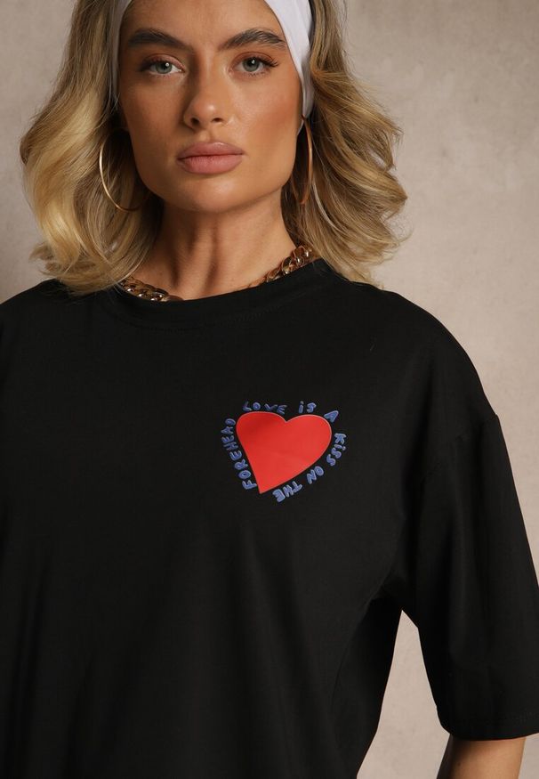 Renee - Czarny T-shirt z Bawełny Ozdobiony Sercem Ranira. Okazja: na co dzień. Kolor: czarny. Materiał: bawełna. Wzór: aplikacja. Styl: casual