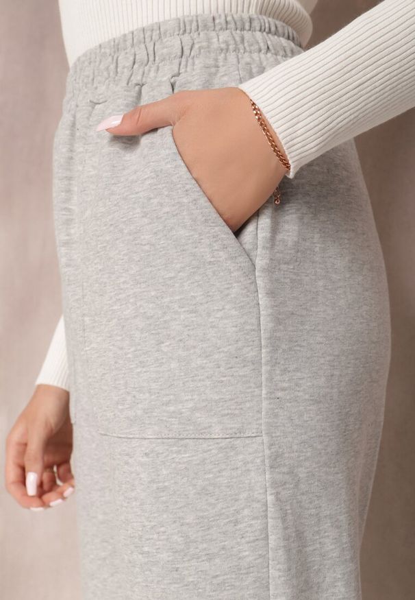 Renee - Jasnoszare Spodnie Aerethe. Okazja: na co dzień. Kolor: szary. Materiał: dresówka, dzianina. Długość: długie. Styl: casual