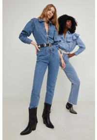 Answear Lab kombinezon jeansowy X kolekcja limitowana SISTERHOOD kolor niebieski z kołnierzykiemm. Okazja: na co dzień. Kolor: niebieski. Materiał: jeans. Styl: wakacyjny #1