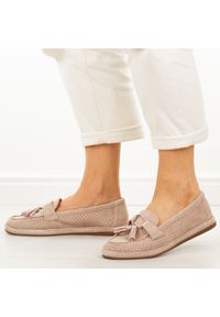 Różowe skórzane mokasyny damskie Filippo Dp7669/26. Okazja: na co dzień. Kolor: różowy. Materiał: skóra, zamsz. Szerokość cholewki: normalna. Sezon: wiosna, lato. Obcas: na płaskiej podeszwie. Styl: casual, elegancki #1