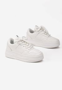 Born2be - Białe Sneakersy na Platformie z Szerokimi Sznurówkami Ferinal. Wysokość cholewki: przed kostkę. Zapięcie: sznurówki. Kolor: biały. Szerokość cholewki: normalna. Obcas: na platformie #5