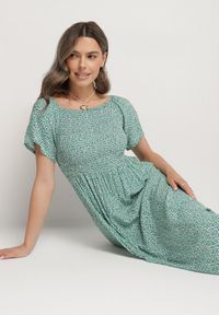 Born2be - Zielona Rozkloszowana Sukienka Hiszpanka z Bawełny w Kwiatowy Wzór Sadrivae. Okazja: na co dzień. Typ kołnierza: dekolt hiszpanka. Kolor: zielony. Materiał: bawełna. Wzór: kwiaty. Styl: klasyczny, casual #6