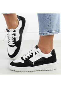 Białe czarne sportowe buty damskie McBraun 23263. Kolor: biały. Materiał: skóra. Szerokość cholewki: normalna. Wzór: kolorowy. Sezon: wiosna, lato. Obcas: na platformie. Sport: turystyka piesza, fitness