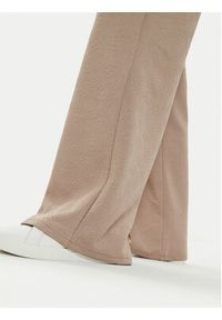 Guess Spodnie palazzo Peony V4BB02 KCHR2 Beżowy Relaxed Fit. Kolor: beżowy. Materiał: syntetyk