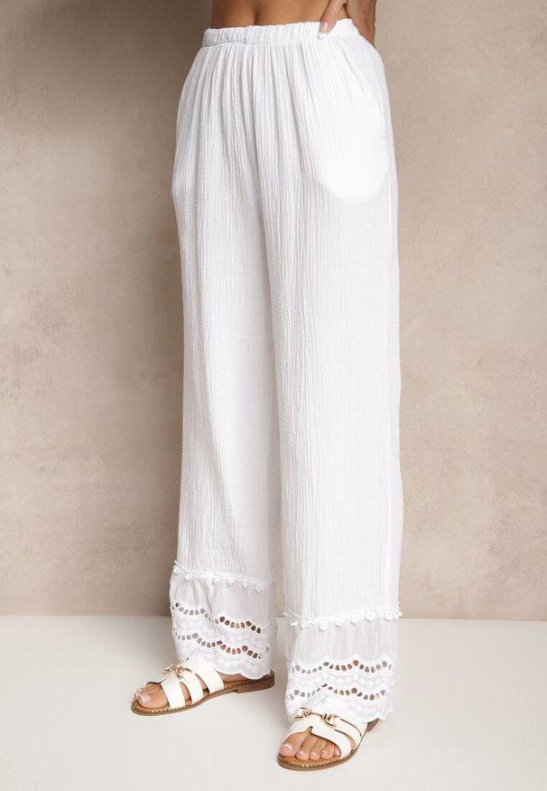 Renee - Biały Komplet z Bawełny z Ażurowymi Wstawkami Bluzka z Wiązaniem i Spodnie Jaette. Kolor: biały. Materiał: bawełna. Wzór: ażurowy