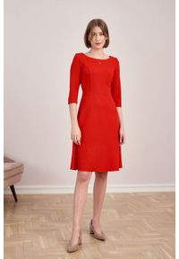 Marie Zélie - Sukienka Asteria krepa wiskozowa czerwona. Kolor: czerwony. Materiał: wiskoza. Wzór: gładki. Typ sukienki: trapezowe. Styl: klasyczny #1