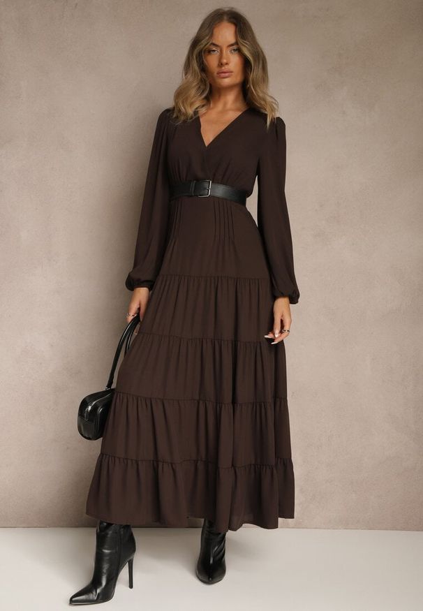 Renee - Brązowa Kopertowa Sukienka Vices o Rozkloszowanym Kroju Resvima. Okazja: na co dzień, na randkę. Typ kołnierza: dekolt w serek. Kolor: brązowy. Materiał: poliester, skóra. Typ sukienki: kopertowe. Styl: casual