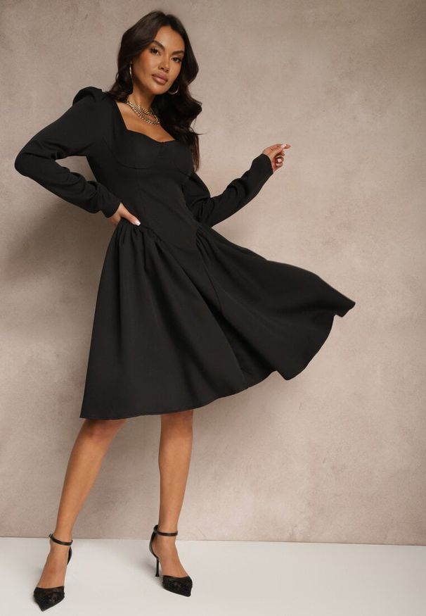 Renee - Czarna Sukienka o Rozkloszowanym Kroju z Gorsetową Górą Tillitte. Okazja: na co dzień. Typ kołnierza: dekolt gorset. Kolor: czarny. Typ sukienki: gorsetowe. Styl: casual, elegancki