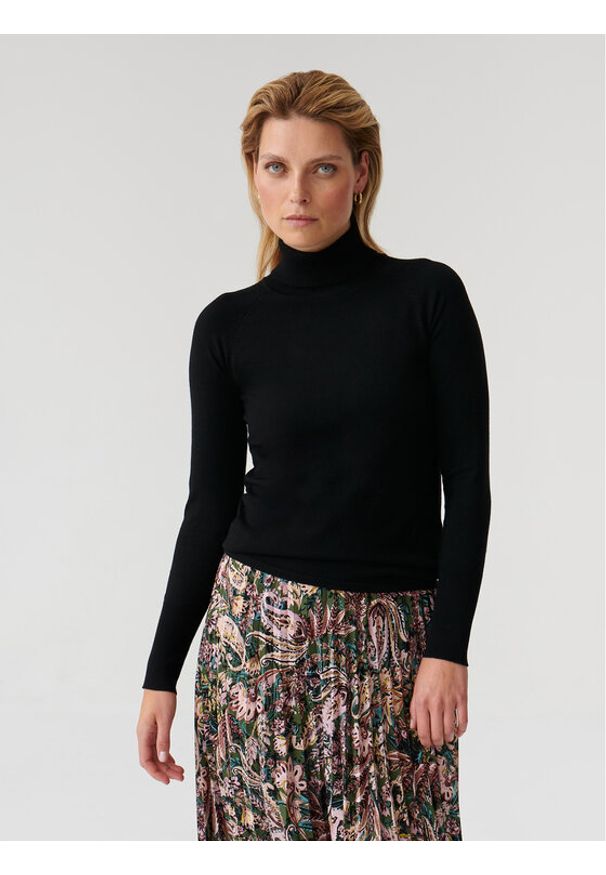 Tatuum Golf Nekoki T2318.090 Czarny Slim Fit. Typ kołnierza: golf. Kolor: czarny. Materiał: wiskoza