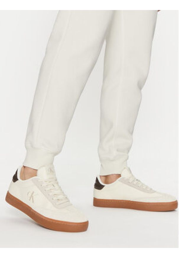 Calvin Klein Jeans Spodnie dresowe Monologo Hwk Pant J30J325658 Écru Regular Fit. Materiał: syntetyk