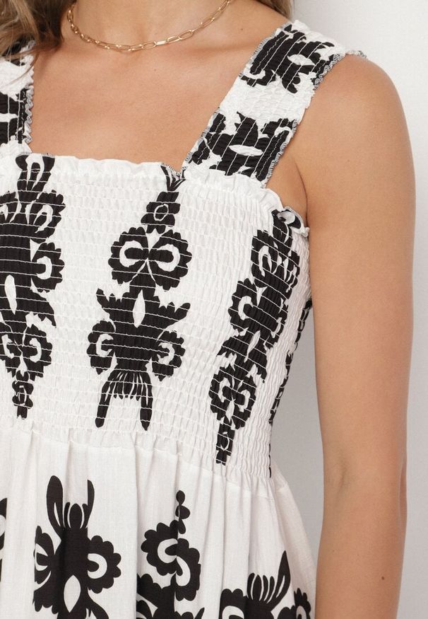 Born2be - Biała Wiskozowa Sukienka o Rozkloszowanym Kroju w Ornamentny Wzór Adoxie. Okazja: na spacer, na co dzień. Kolor: biały. Materiał: wiskoza. Długość rękawa: na ramiączkach. Typ sukienki: rozkloszowane, proste. Styl: casual, klasyczny