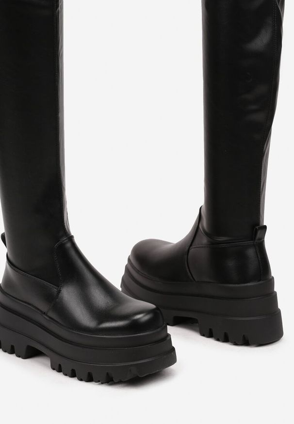 Born2be - Czarne Kozaki za Kolano z Dopasowaną Cholewką i Platformą Iriallan. Okazja: na spacer, na co dzień. Wysokość cholewki: za kolano. Kolor: czarny. Szerokość cholewki: normalna. Sezon: zima, jesień. Obcas: na platformie. Styl: elegancki, casual. Wysokość obcasa: średni