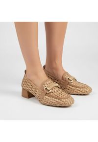 Półbuty damskie Hispanitas, ze skóry naturalnej ażurowa cholewka klasyczny fason mokasynów stabilny niski obcas, brązowe, RHV264828 Marrakech-V26 Des. Kolor: brązowy. Materiał: skóra. Szerokość cholewki: normalna. Wzór: ażurowy. Obcas: na obcasie. Styl: klasyczny. Wysokość obcasa: niski #1