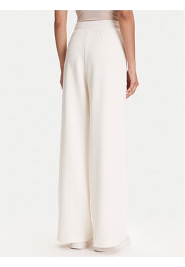 Guess Spodnie dresowe V5YB19 KBSL2 Écru Regular Fit. Materiał: syntetyk