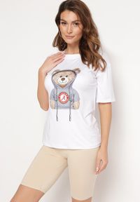 Born2be - Beżowy Komplet T-shirt z Ozdobnym Nadrukiem Szorty Typu Kolarki Wanesia. Kolor: beżowy. Materiał: dzianina. Wzór: nadruk #4