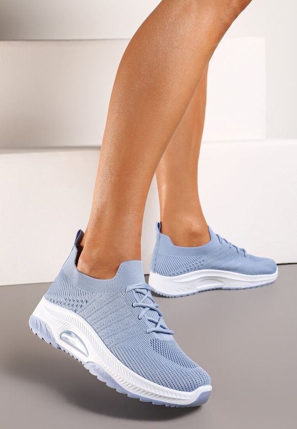 Born2be - Niebieskie Wsuwane Buty Sportowe z Elastyczną Cholewką i Ozdobną Wstawką na Podeszwie Moonsara. Okazja: na co dzień. Zapięcie: bez zapięcia. Kolor: niebieski. Materiał: jeans. Szerokość cholewki: normalna. Sport: fitness