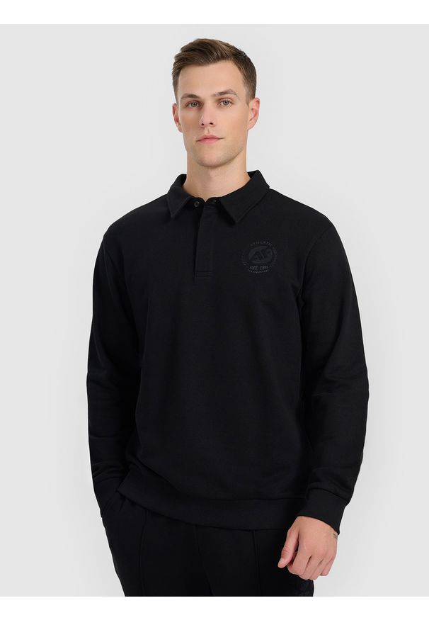 4f - 4F Bluza dresowa regular z kołnierzykiem męska - czarna S. Okazja: na co dzień. Typ kołnierza: kołnierzyk klasyczny. Kolor: czarny. Materiał: dresówka. Styl: klasyczny, casual, elegancki, sportowy