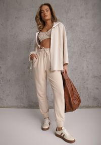 Renee - Beżowe Sportowe Spodnie Typu Jogger High Waist ze Ściągaczem w Talii Isirona. Okazja: na co dzień. Stan: podwyższony. Kolor: beżowy. Długość: krótkie. Styl: sportowy #6