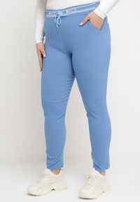 Born2be - Niebieskie Dopasowane Bawełniane Spodnie z Elastyczną Gumką w Pasie Brucknera. Okazja: na co dzień. Kolor: niebieski. Materiał: bawełna. Styl: casual