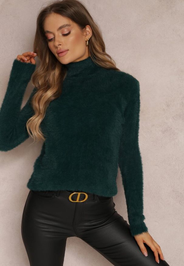 Renee - Ciemnozielony Golf Wełniany Cheki. Typ kołnierza: golf. Kolor: zielony. Materiał: wełna. Długość rękawa: długi rękaw. Długość: długie