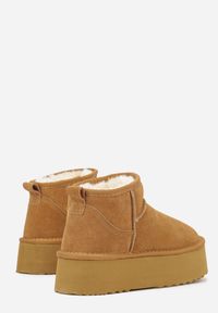 Renee - Jasnobrązowe Wsuwane Śniegowce z Zamszu Naturalnego na Grubej Podeszwie Mevilira. Zapięcie: bez zapięcia. Kolor: brązowy. Materiał: zamsz. Styl: elegancki #3