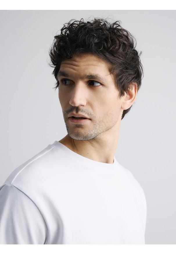 Reserved - Bawełniany t-shirt boxy - biały. Kolor: biały. Materiał: bawełna