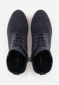 Born2be - Granatowe Botki Trzewiki VICES z Ażurową Cholewką Bissen. Okazja: na co dzień, do pracy, na spotkanie biznesowe. Kolor: niebieski. Materiał: dzianina, materiał, jeans. Szerokość cholewki: normalna. Wzór: ażurowy. Styl: casual, biznesowy, elegancki #2