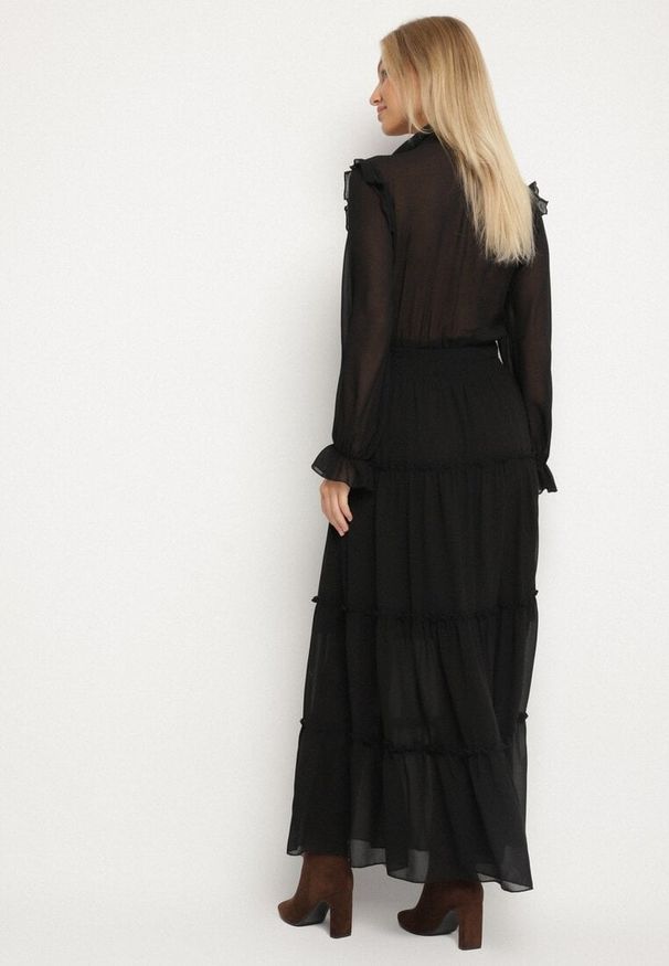 Born2be - Czarna Rozkloszowana Sukienka VICES Koszulowa w Stylu Retro Aravite. Okazja: na co dzień. Typ kołnierza: kołnierzyk klasyczny, kołnierz z falbankami, dekolt w kształcie V. Kolor: czarny. Długość rękawa: długi rękaw. Typ sukienki: koszulowe. Styl: retro