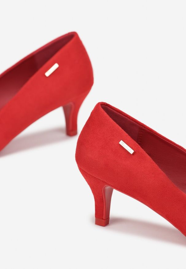 Renee - Czerwone Czółenka Appyle. Zapięcie: bez zapięcia. Kolor: czerwony. Wzór: jednolity, bez wzorów. Obcas: na szpilce. Styl: elegancki
