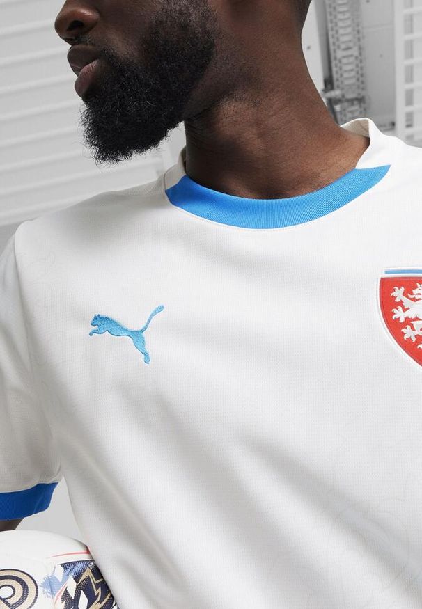 Puma - Męska koszulka wyjazdowa reprezentacji Czech w piłce nożnej 2024 PUMA. Kolor: biały, wielokolorowy, niebieski