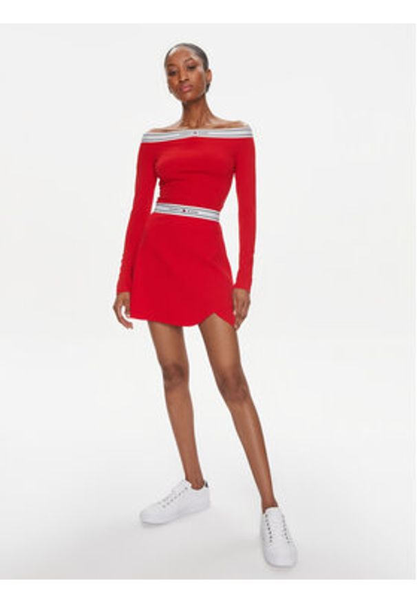 Tommy Jeans Spódnica mini Logo DW0DW17880 Czerwony Regular Fit. Kolor: czerwony. Materiał: syntetyk