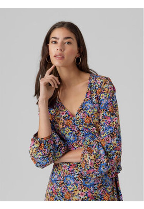 Vero Moda Sukienka codzienna Kira 10290247 Kolorowy Loose Fit. Okazja: na co dzień. Materiał: syntetyk. Wzór: kolorowy. Typ sukienki: proste. Styl: casual