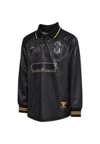 Dziecięcy dżersej z długim rękawem Hummel Bay Loose. Typ kołnierza: polo. Kolor: czarny. Materiał: jersey. Długość rękawa: długi rękaw. Długość: długie. Styl: młodzieżowy #1