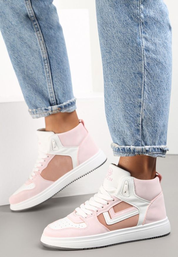 Renee - Biało-Różowe Sneakersy Maeramia. Nosek buta: okrągły. Zapięcie: sznurówki. Kolor: różowy. Obcas: na obcasie. Wysokość obcasa: niski