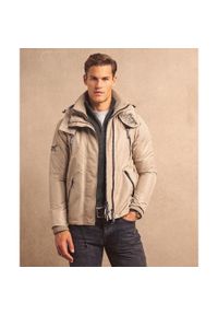 Superdry - Kurtka przeciwwiatrowa Mountain SD od SUPERDRY. Kolor: beżowy. Długość rękawa: długi rękaw #1