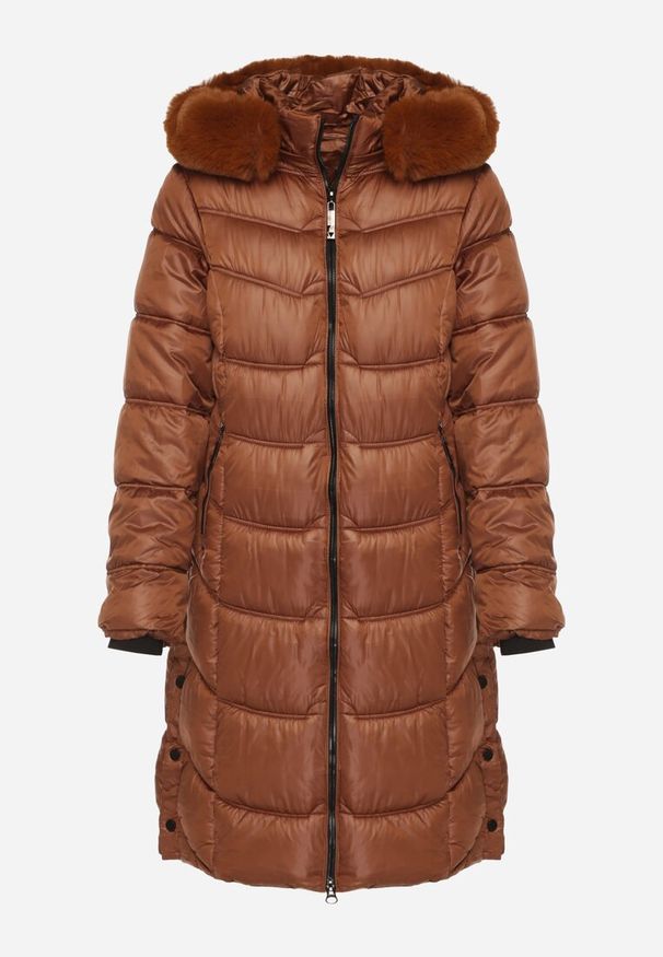 Born2be - Brązowa Pikowana Kurtka Płaszcz za Kolano z Kapturem i Futerkiem Naelora. Okazja: na co dzień, na spacer. Typ kołnierza: kaptur. Kolor: brązowy. Materiał: futro. Styl: klasyczny, casual