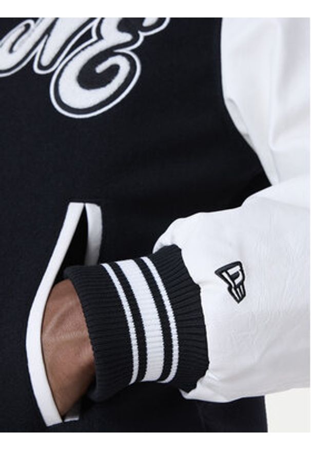New Era Kurtka bomber Essential Black Varsity 60596264 Czarny Regular Fit. Kolor: czarny. Materiał: wełna