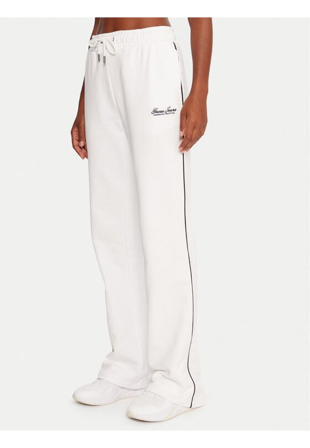 Guess Jeans Spodnie dresowe W5YB32 K68I4 Biały Regular Fit. Kolor: biały. Materiał: bawełna