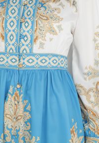 Born2be - Biało-Niebieska Sukienka Phiniope. Typ kołnierza: kołnierz z falbankami. Kolor: niebieski. Długość rękawa: długi rękaw. Długość: mini #3