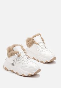 Renee - Białe Sznurowane Sneakersy Chunky z Futerkiem i Grubą Podeszwą Nimfore. Kolor: biały. Materiał: futro #5