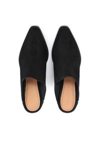 Kazar - Czarne zamszowe klapki z zabudowanym przodem i szerokim obcasem. Kolor: czarny. Materiał: zamsz. Sezon: lato. Obcas: na obcasie. Wysokość obcasa: średni #2