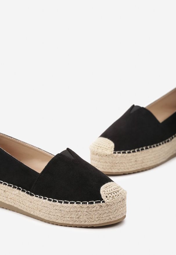 Born2be - Czarne Espadryle na Plecionej Podeszwie z Ozdobnymi Noskami Litherise. Okazja: na co dzień. Kolor: czarny. Materiał: len. Wzór: aplikacja. Sezon: lato. Styl: elegancki, casual