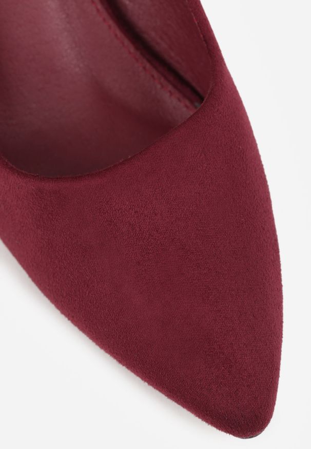 Born2be - Bordowe Klasyczne Czółenka na Obcasie Katrie. Okazja: na randkę, do pracy, na wesele, na spotkanie biznesowe, na ślub cywilny. Nosek buta: szpiczasty. Kolor: czerwony. Materiał: satyna. Wzór: jednolity, gładki. Obcas: na obcasie. Styl: klasyczny. Wysokość obcasa: średni, niski