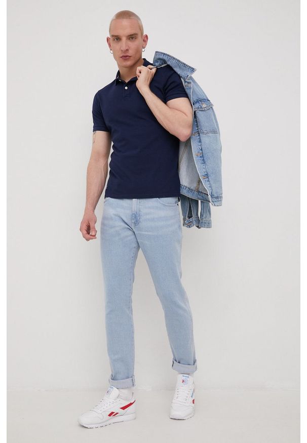 Superdry polo bawełniane kolor granatowy z aplikacją. Typ kołnierza: polo. Kolor: niebieski. Materiał: bawełna. Długość: krótkie. Wzór: aplikacja